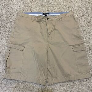 Men’s Chaps Cargo Shorts. 38